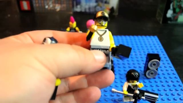 Lego Rock Band Minifigure Accessory Pack Review смотреть онлайн