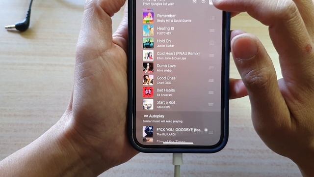 iPhone 12: What Does the Infinity Icon Mean in the Music App? смотреть онлайн