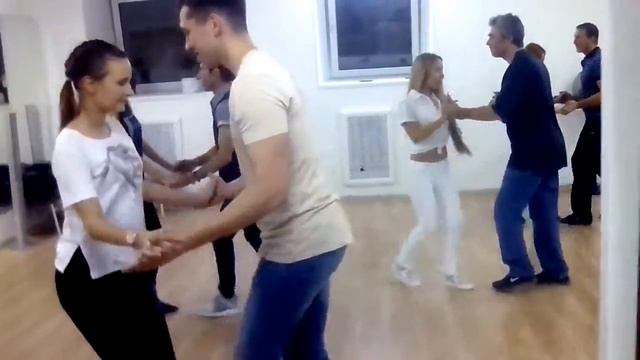Бачата в продолжающей группе Школы танцев Чино - Tony Santos "Me Aloco" смотреть онлайн