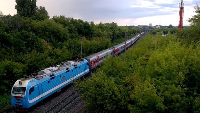 эп1м-524 с пассажирским поездом. смотреть онлайн