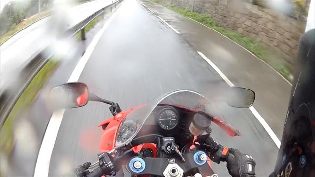 Honda CBR 954RR - Rainy day - Drifting смотреть онлайн