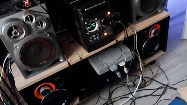Prezentacja dwóch sprzętów audio, czyli mikro wieża Philips i wzmacniacz stereo Denon. смотреть онлайн