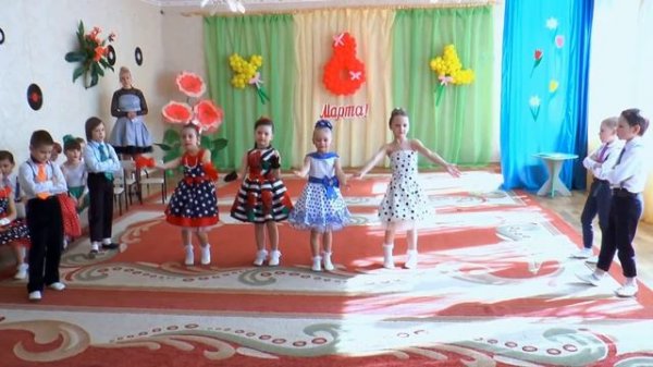 Очень красивый танец на 8 марта "про белые розы"