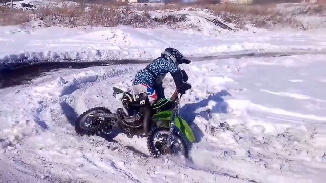 #мотокросс #мотокроссуроки MOTOCROSS / KIDS / ПАДЕНИЕ / 65 сс / Женя 7мь лет смотреть онлайн