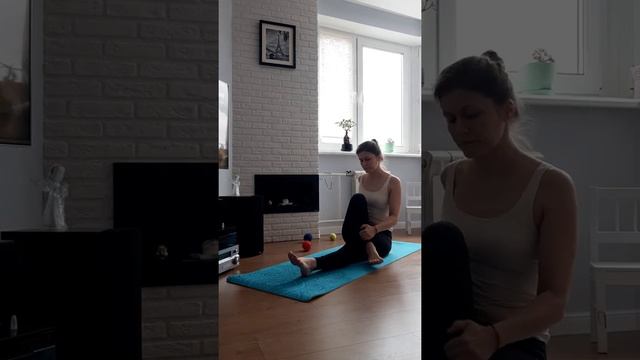 ВСЕХ давно НЕТ! Как я занимаюсь йогой дома во время самоизоляции, скучаю по свои группам оффлайн! смотреть онлайн