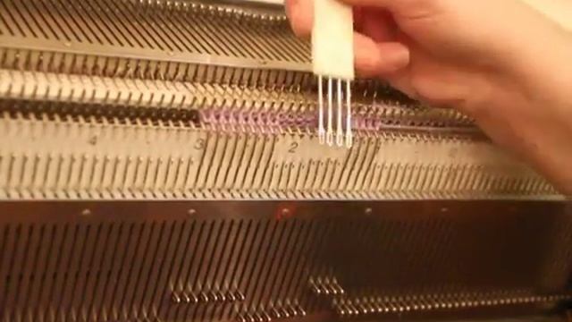 Чехол для телефона, мастер-класс на вязальной машинке смотреть онлайн