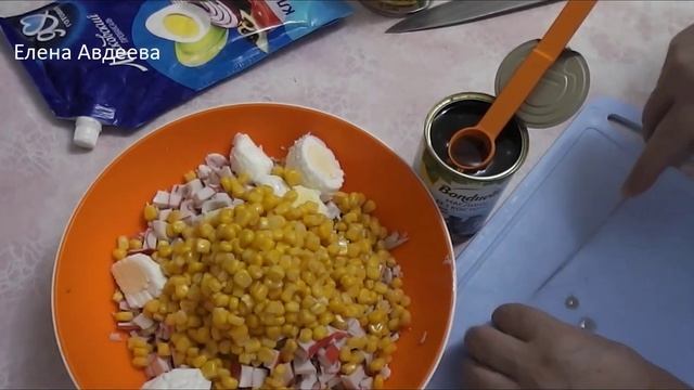 Салат с Курицей и Крабовым Мясом (крабовыми палочками) смотреть онлайн