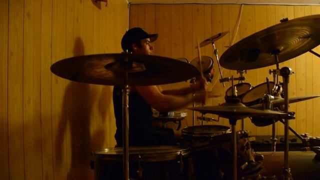 Taylor McNabb groovy ass drum solo смотреть онлайн