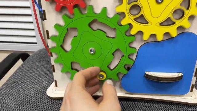 Обзор Бизиборд Iwoodplay Куб с электрикой 25x25x25cm - отзывы в Плеер.Ру смотреть онлайн