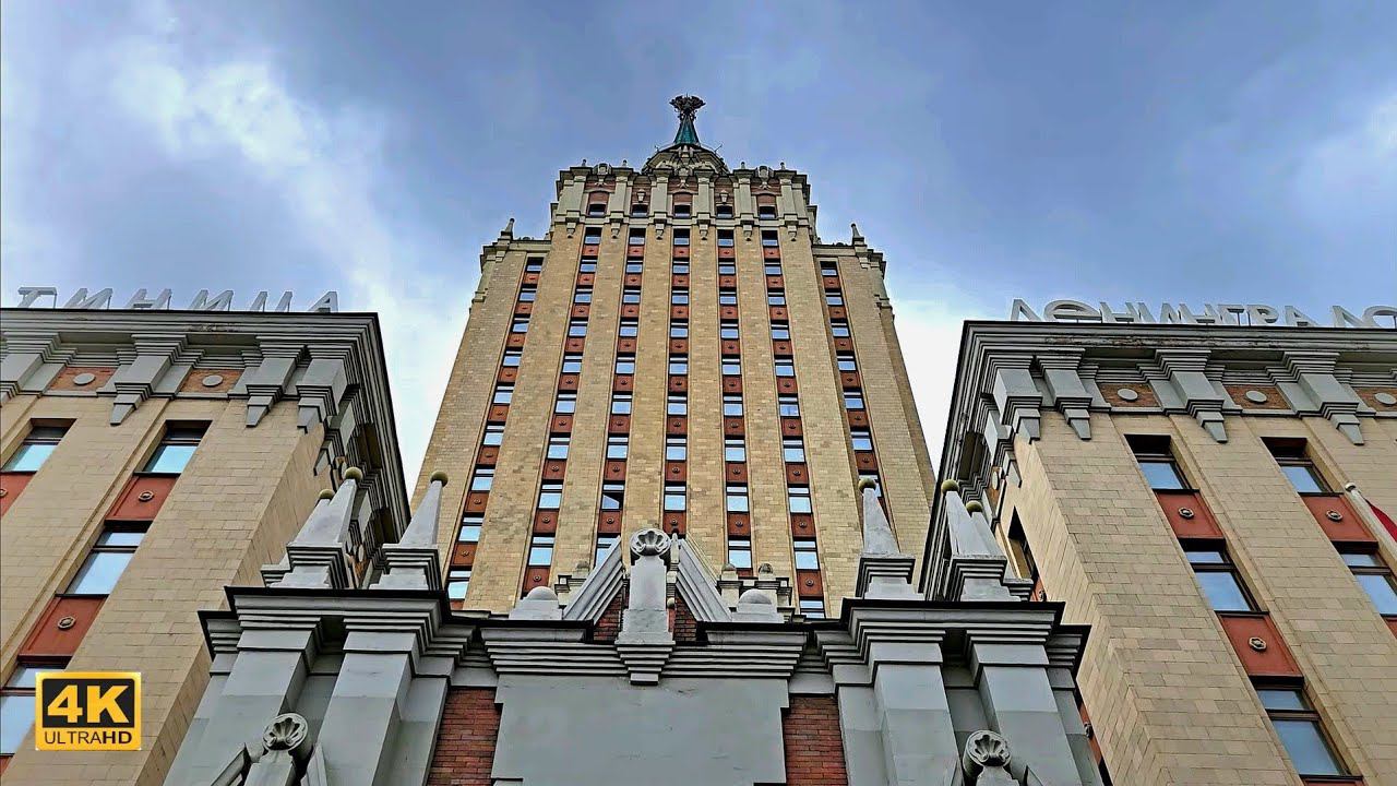 Прогулка по Москве: Сталинские высотки и много облаков (с субтитрами) смотреть онлайн