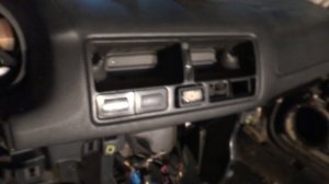 Разборка Volkswagen Bora и Golf 4 . Как снять центральный дефлектор с кнопками ?