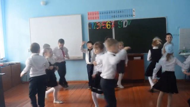 Танец первоклассников для мам. смотреть онлайн