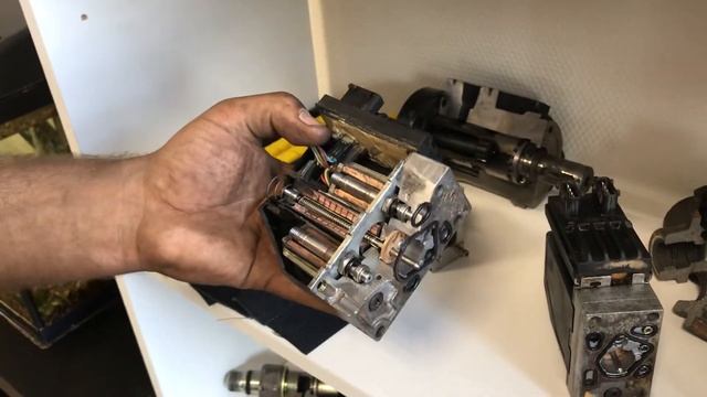 Так выглядит «бошкА» в разрезе, стоящая за распредом манипулятора. Блок управления однако смотреть онлайн