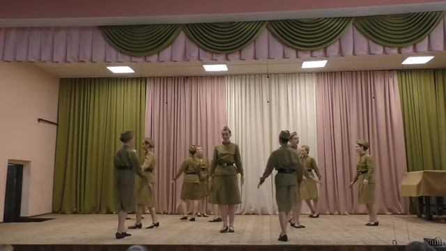 Танцевальное попурри на темы военных песен