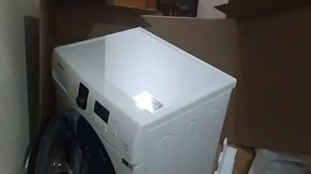 Распаковка — Стиральная машина Samsung WF60F1R2G0WDBY смотреть онлайн