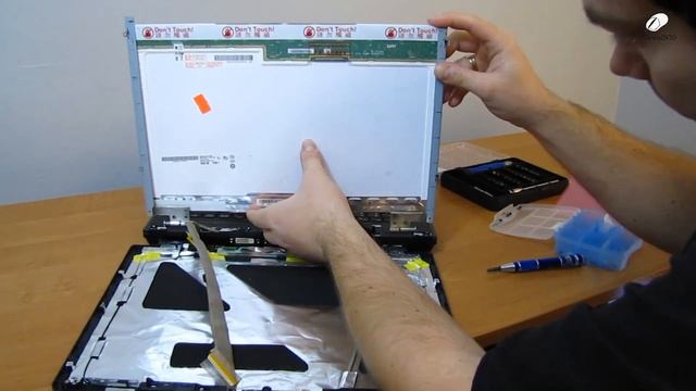 Naprawa komputera - wymiana matrycy Fujitsu Siemens смотреть онлайн
