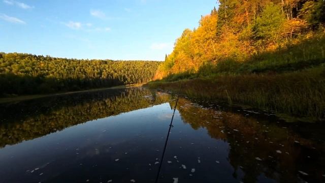 Рыбалка на реке Чусовая. Поклёвка Голавля. Клюнул Хариус. Добираемся на квадроцикле. смотреть онлайн