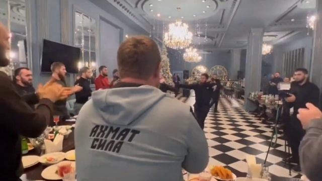 Хамзат Чимаев приехал в Чечню | Рамзан Кадыров и Хамзат Чимаев смотреть онлайн