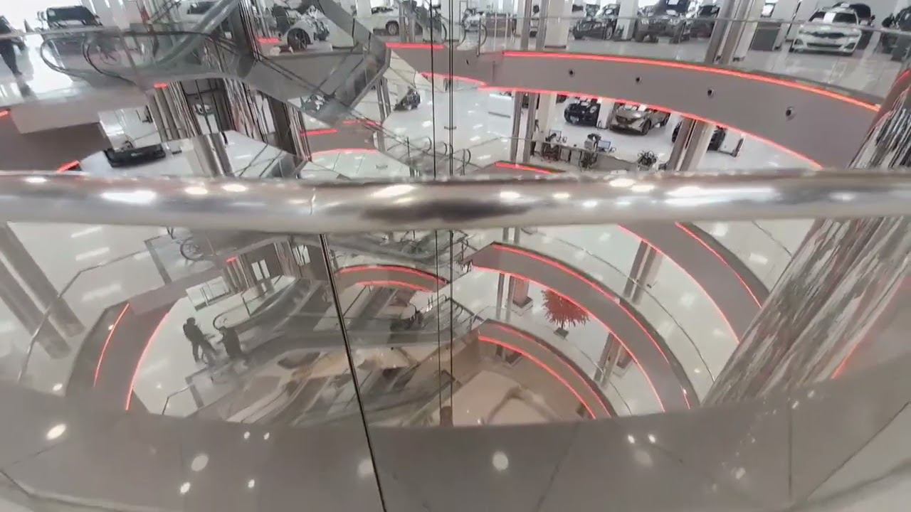 Идём в Автомобильный Торговый Центр Москва-Тянья и Гуляем