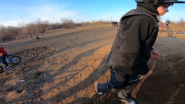 Целеустремленный ШКОЛЯР Бросает БМХ из за Того ЧТО... смотреть онлайн