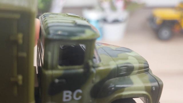 Новые машинки ЗИЛ /// ПОЛИЦЕЙСКИЙ И ВОЕННЫЙ ГРУЗОВИКИ смотреть онлайн