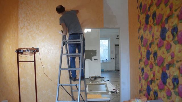 Секрет поклейки обоев: стыки, подгон рисунка. смотреть онлайн