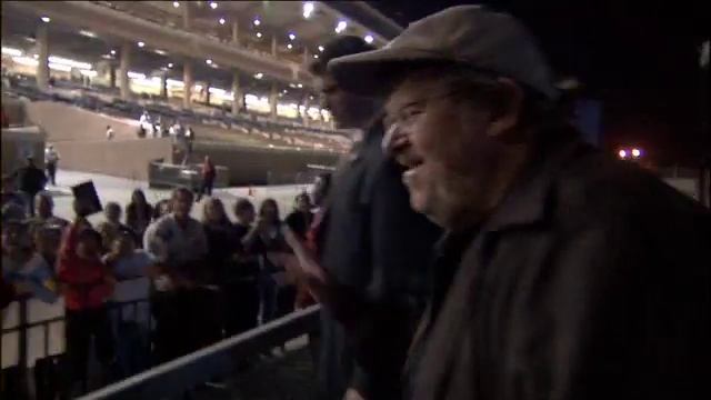 Michael Moore's Slacker Uprising -- Trailer смотреть онлайн