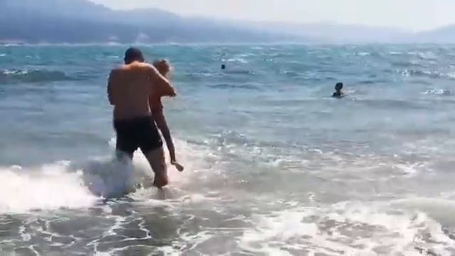 9 августа 2020 года сильные волны в новороссийске цунами! смотреть онлайн