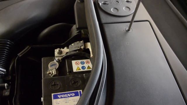 How To Change the battery in Volvo S60 and XC60 - Car Battery Replacement смотреть онлайн