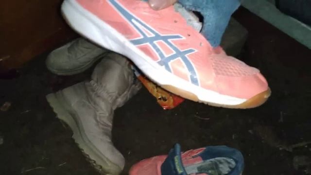 НАШЁЛ КУЧУ ЕДЫ, КРОССОВКИ! Как я зарабатываю лазая по мусоркам Питера?