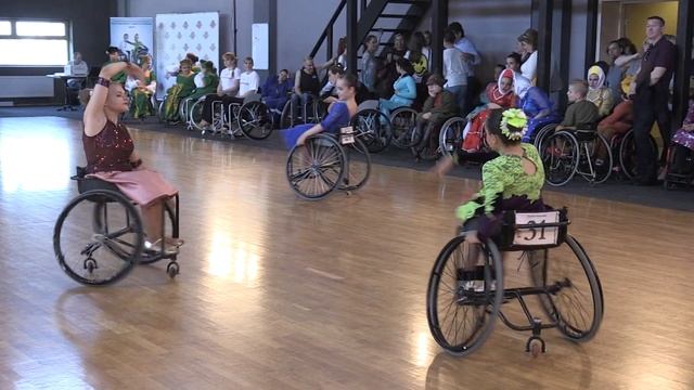 вальс Юниоры девушки Городские открытые соревнования по танцам наколясках смотреть онлайн