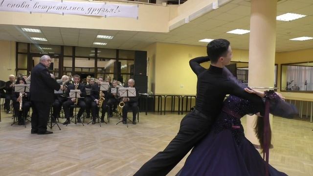 В Городском Саду, М.Блантер. Вальс, Духовой Оркестр ГЖД смотреть онлайн