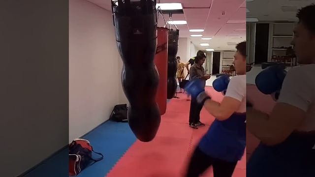 Фрагмент из подготовки к Первенству Красноярского края по Тайскому боксу смотреть онлайн