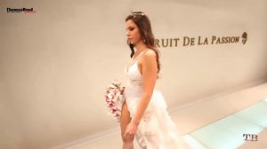 КРАСИВЫЕ ДАМЫ НА ПОДИУМЕ  ДЕМОНСТРАЦИЯ НИЖНЕГО БЕЛЬЯ