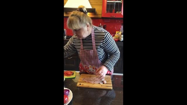 Отбивные из индейки с сыром и помидорами ( как готовить) смотреть онлайн