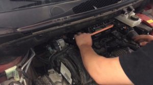 Peugeot Partner TEPEE - How to change - replace AIR FILTER (2015-2018)