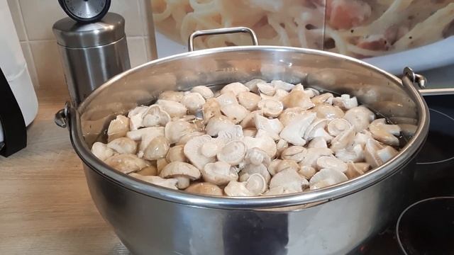 Прогулка по лесу в начале мая. Маринуем грибочки./ 77