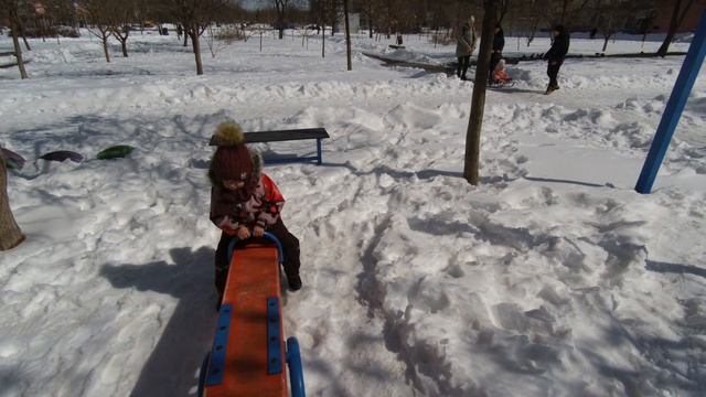 Часть 4.Маша на детской площадке 24 марта 2018