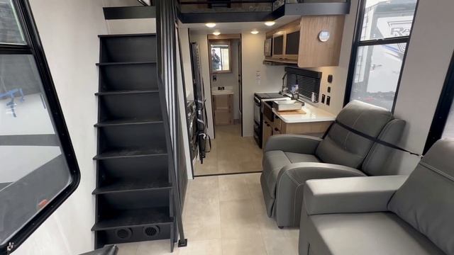 2 STORY Travel Trailer That is UNBELIEVABLE смотреть онлайн