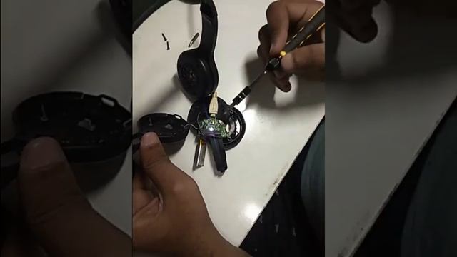 Remove cover of Philips SHB4000 Bluetooth Headset смотреть онлайн
