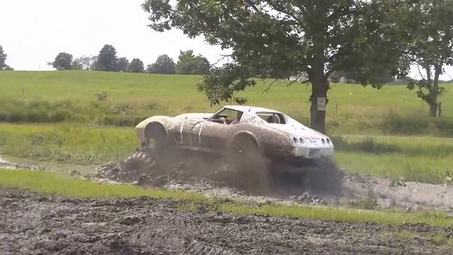 Chevy Monza, White Corvette-Gerrin Gonsalves смотреть онлайн