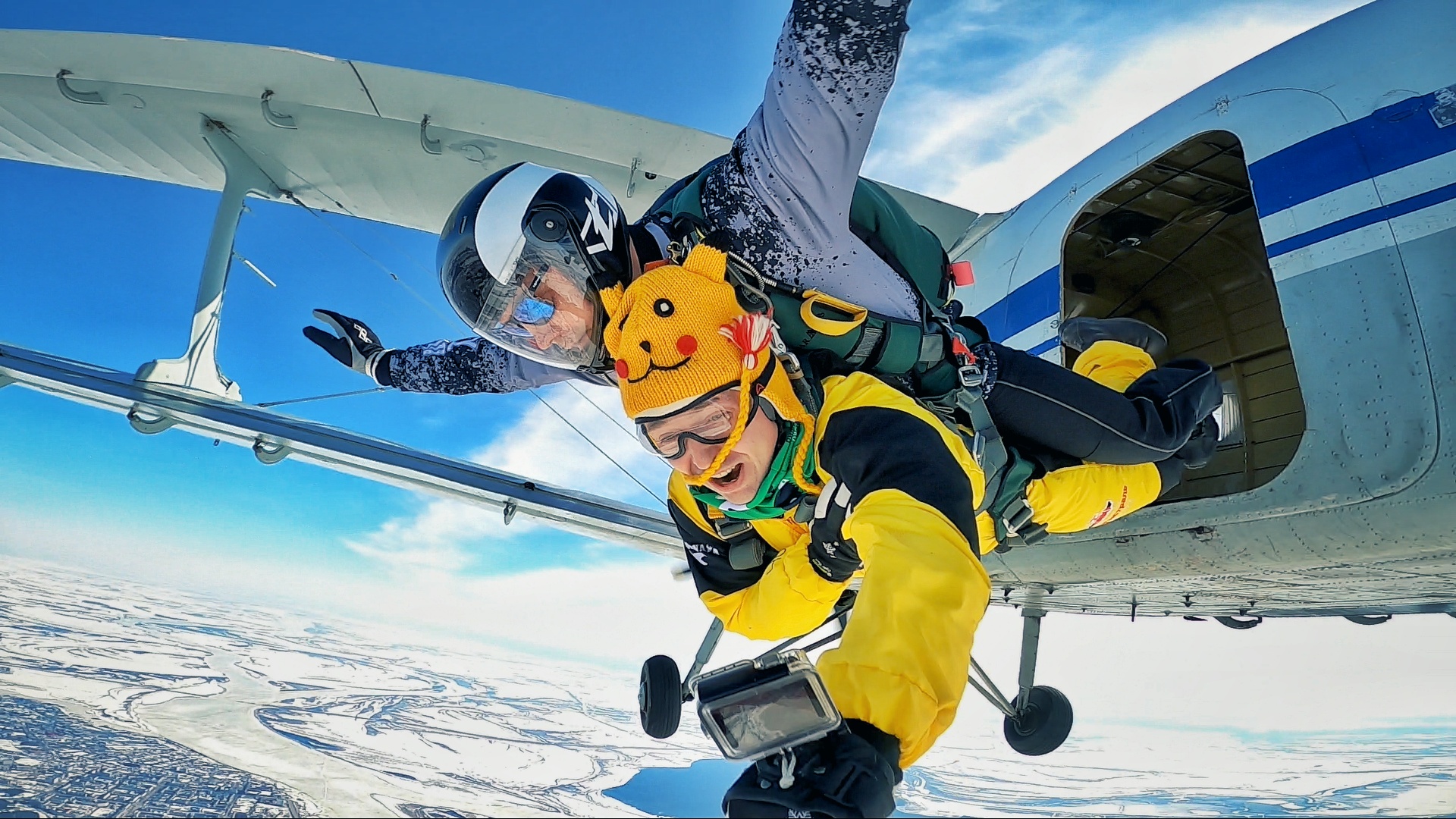 Прыжок с парашютом смотреть онлайн