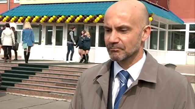 В АмГУ устроили танцевальный флешмоб в честь 40-летия вуза смотреть онлайн