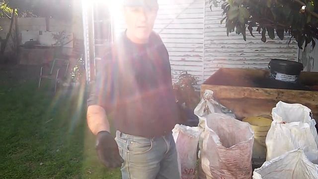 What and how to add bedding to a composting worm farm. смотреть онлайн