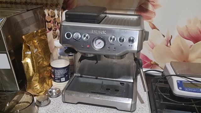 Сравниваем кофемашины DeLonghi PrimaDonna (автомат) и BORK C801 (рожковая). смотреть онлайн