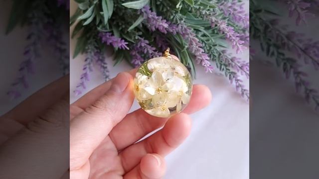 Кулон BOTANICA с белой сиренью. Украшения из эпоксидной смолы и цветов смотреть онлайн