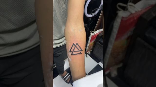 Triangle tattoo |MACK HAIR&TATTOO STUDIO|MACK DEVAD #getviral #shorts #tattoo #ytshorts #akshaykuma смотреть онлайн