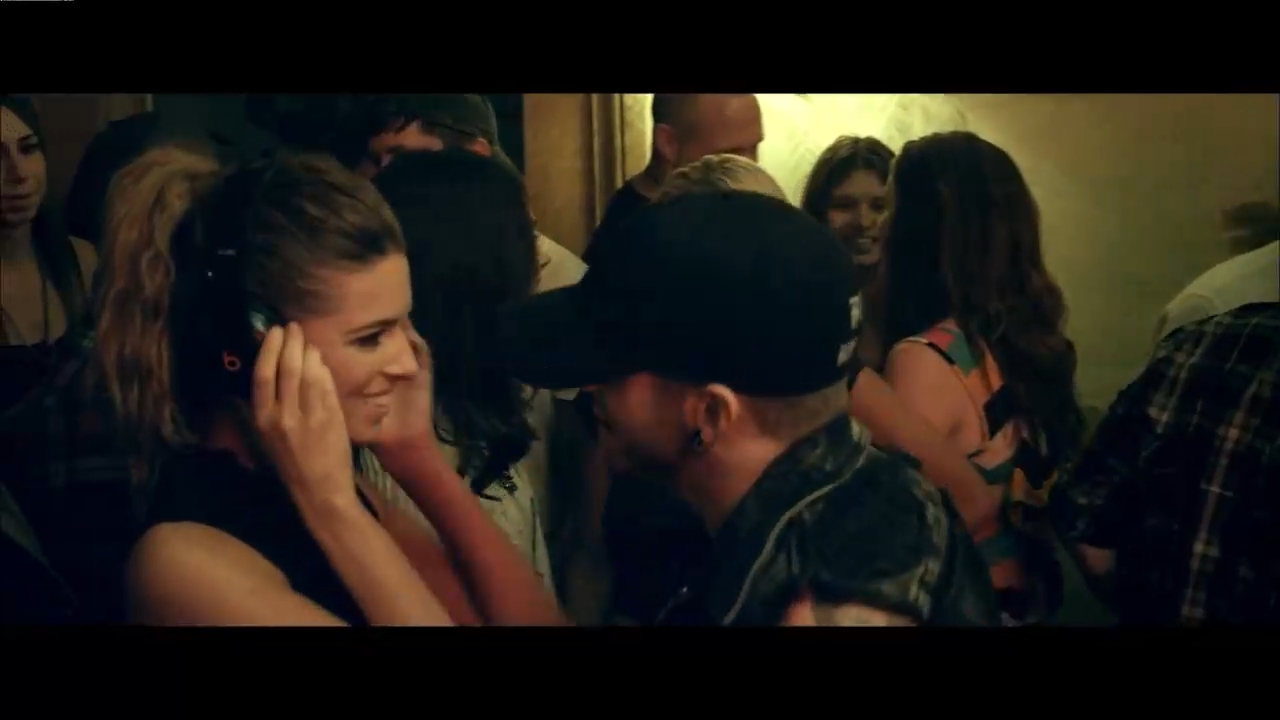 Brantley Gilbert - Bottoms Up