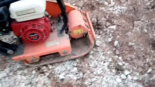 Строю себе дом #10. Трамбуем основание или дно котлована. смотреть онлайн