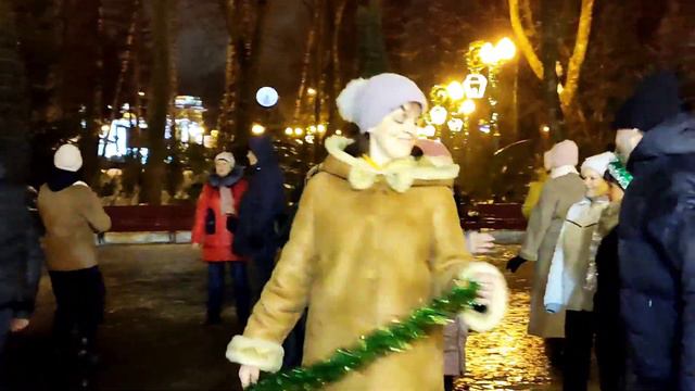 ТЫ КРАСИВАЯ И СЧАСТЛИВАЯ!💃🕺👍/ТАНЦЫ В ПАРКЕ ГОРЬКОГО ХАРЬКОВ смотреть онлайн